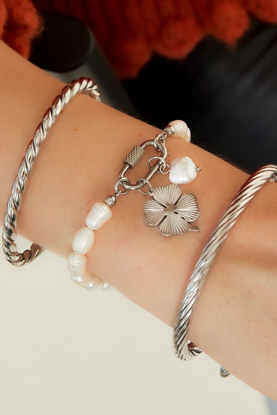 Pearl bracelet with oval closure Gold Color Pearls Picture2